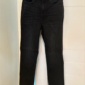 Frame Le High Straight Leg Jeans in Noir